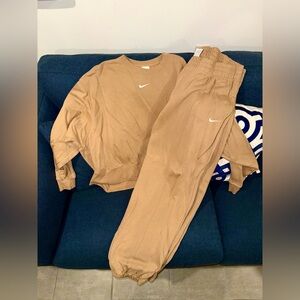 Nike Sweatshirt Set Crew Sweatshirt and Sweatpants Xl Tan Brown